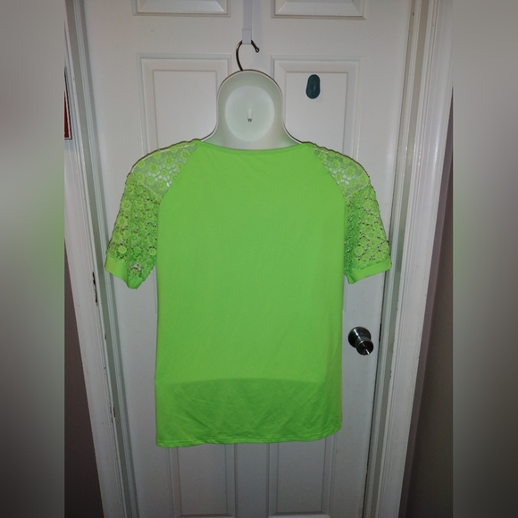 🆕️NWOT Neon Green Waffle Knit Lace Short Sleeve Blouse/ V-neck Zip Sz XL - Picture 5 of 5